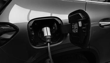 Voiture électrique en charge