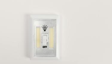 Interrupteur avec un visuel ampoule et le mot off